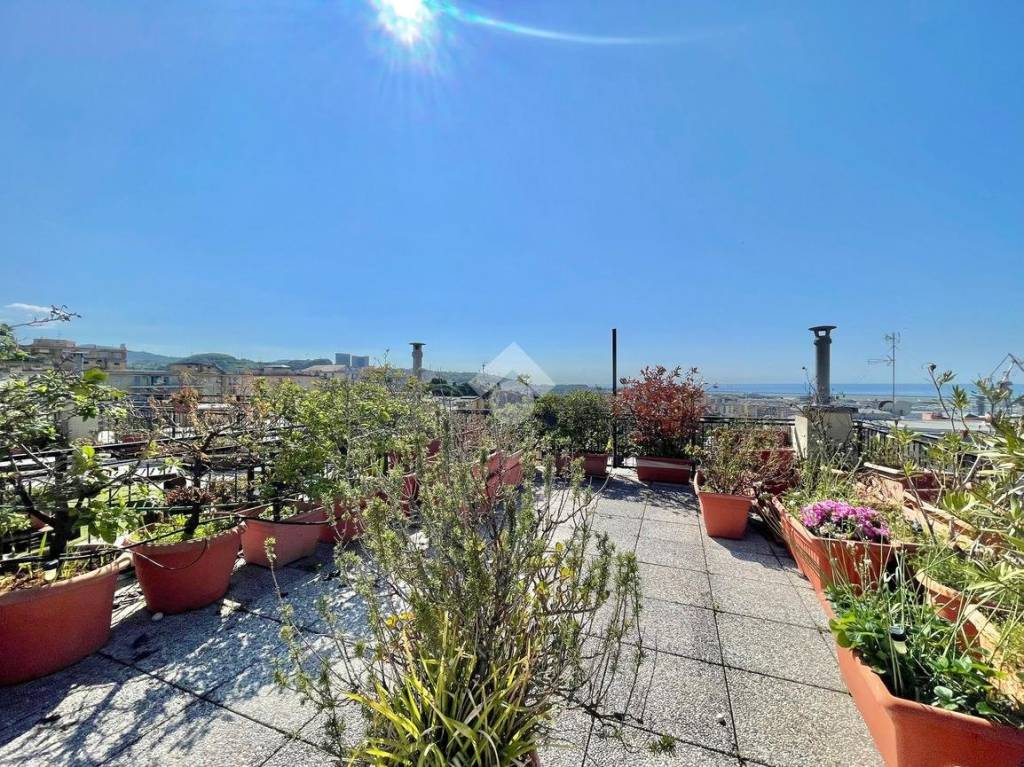 Appartamento in vendita a Genova via Emanuele Canesi