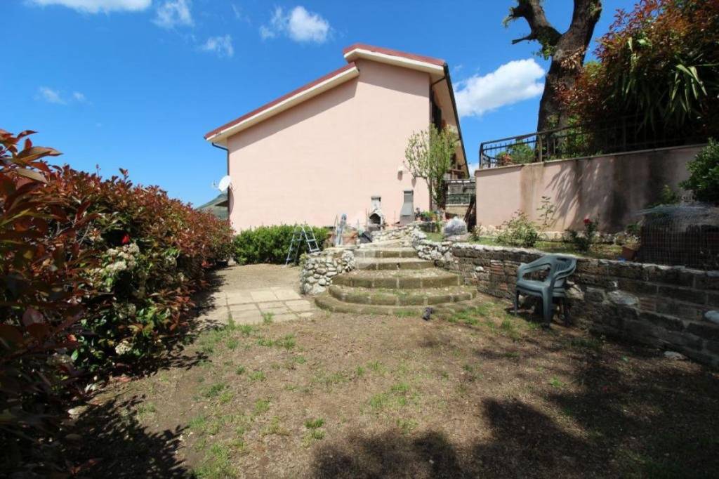Villa a Schiera in vendita a Scandriglia via delle Querce, 33