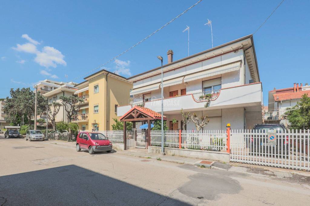 Appartamento in vendita a Riccione viale Noli