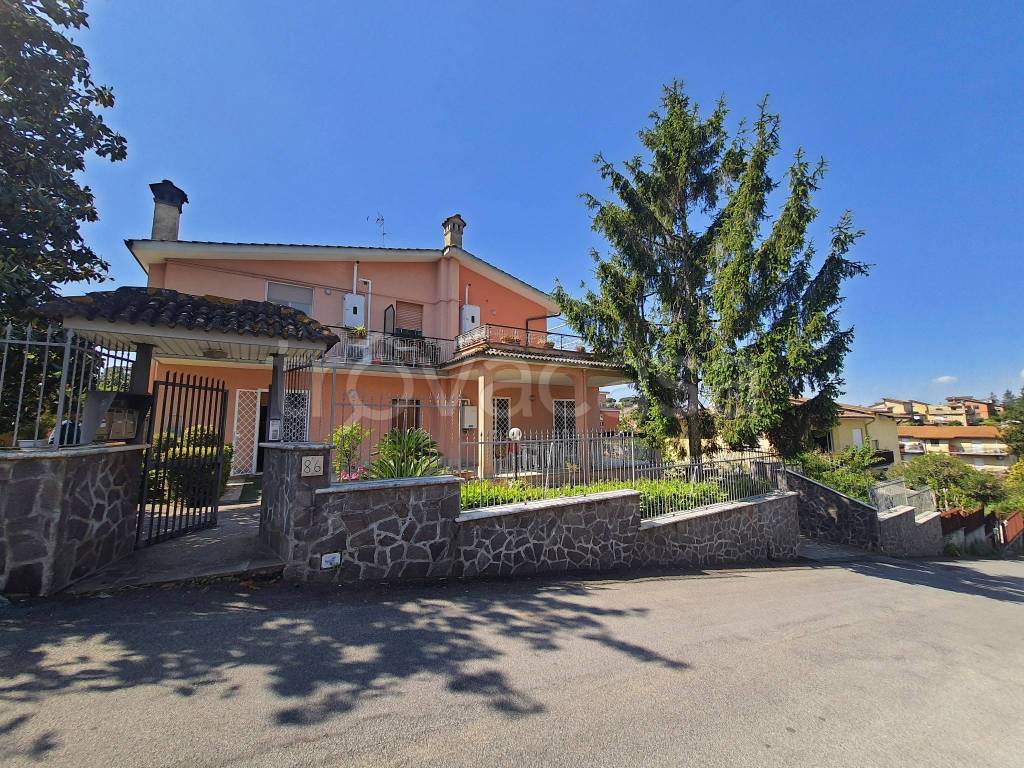 Villa in vendita a Roma via Fratelli Durante, 86