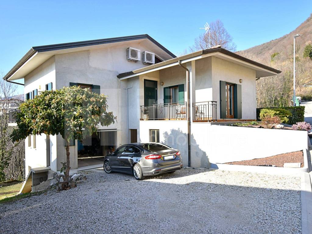 Villa in vendita a Tarcento via Bernadia, 91