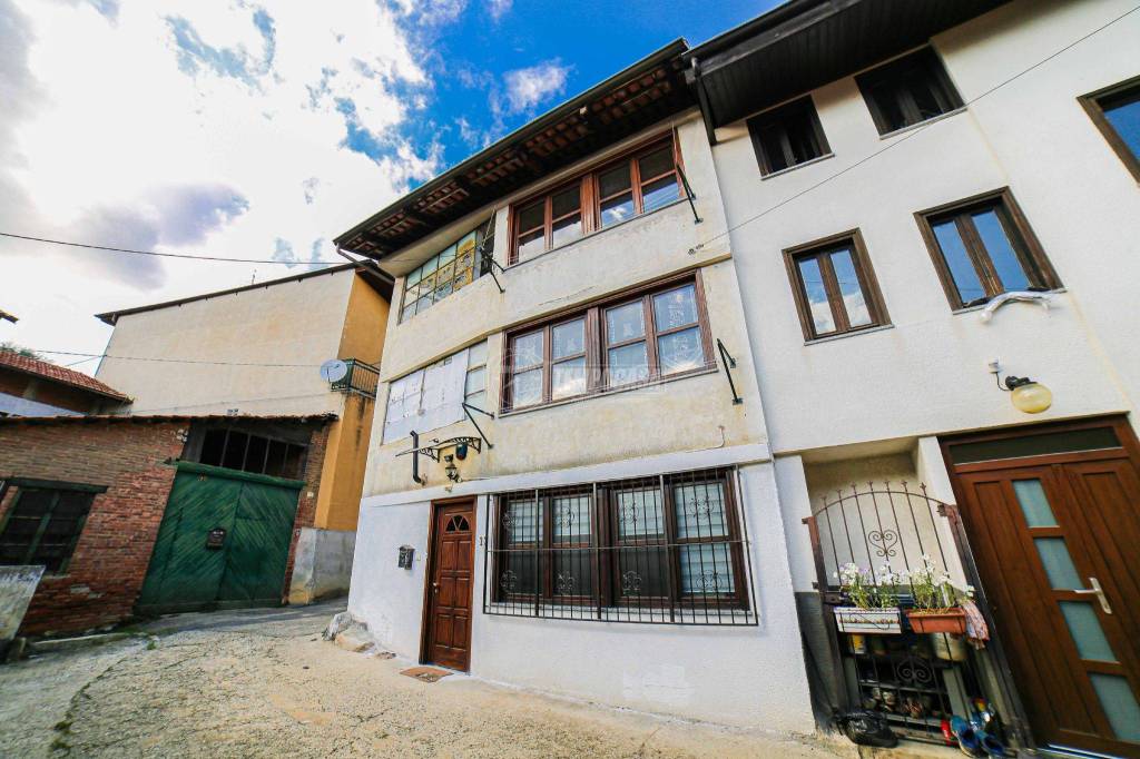 Casa Indipendente in vendita a Forno Canavese via Carlo Alberto