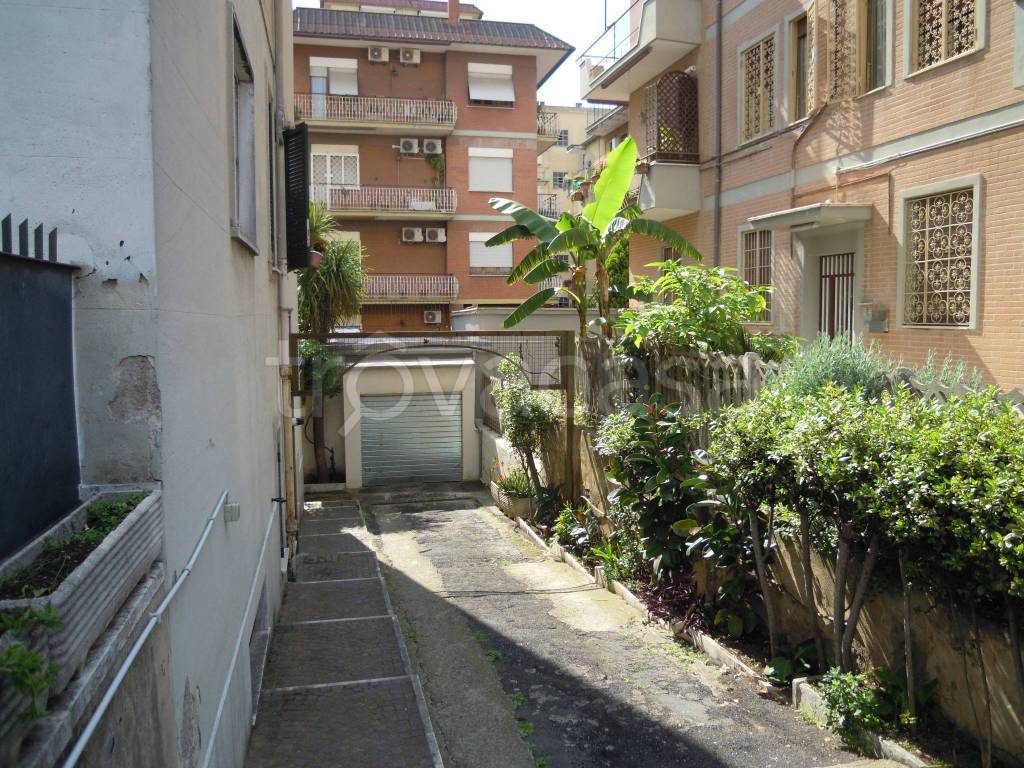 Appartamento in vendita a Roma via Tor de' Schiavi, 63