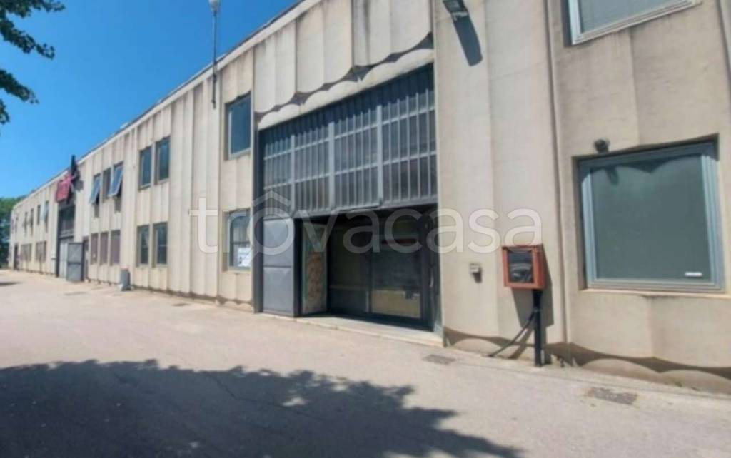 Capannone Industriale in vendita a Perugia via Evangelista Torricelli 5