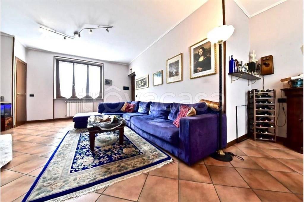 Appartamento in vendita a Lazzate via Grigne, 52