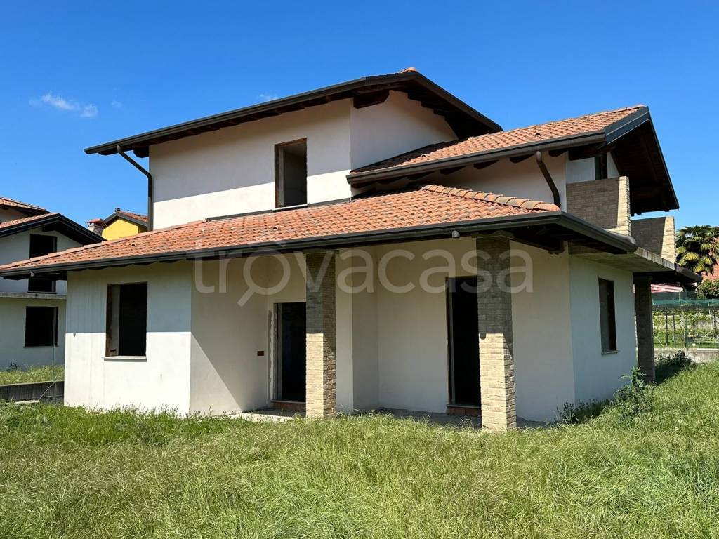 Villa in vendita a Gattico-Veruno via Giovanni Pascoli