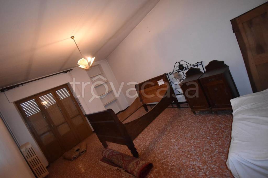Casa Indipendente in vendita a Vezza d'Alba via Montaldo Roero, 4