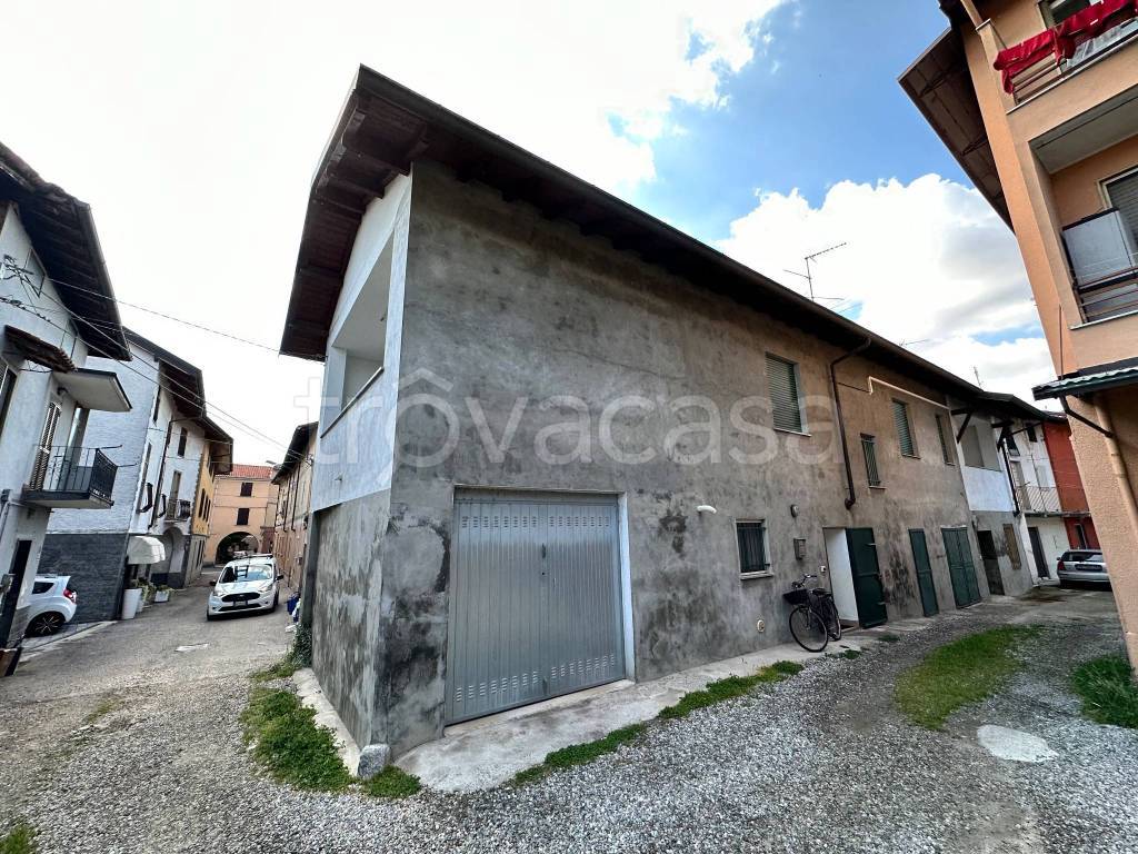 Casa Indipendente in vendita a Cerano via Guglielmo Gambarotta, 5