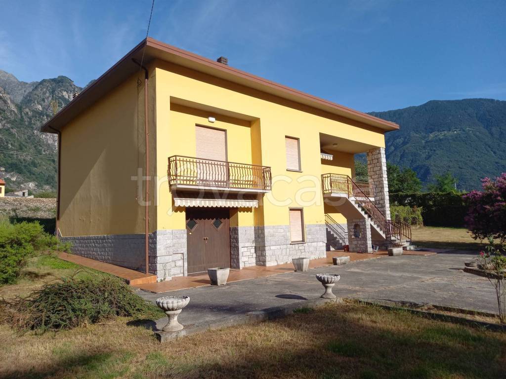 Villa in vendita a Novate Mezzola piazzale al lago, 9