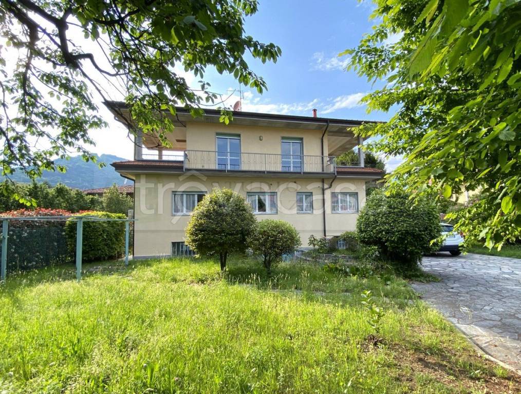 Casa Indipendente in vendita a Verbania via Alpi Giulie