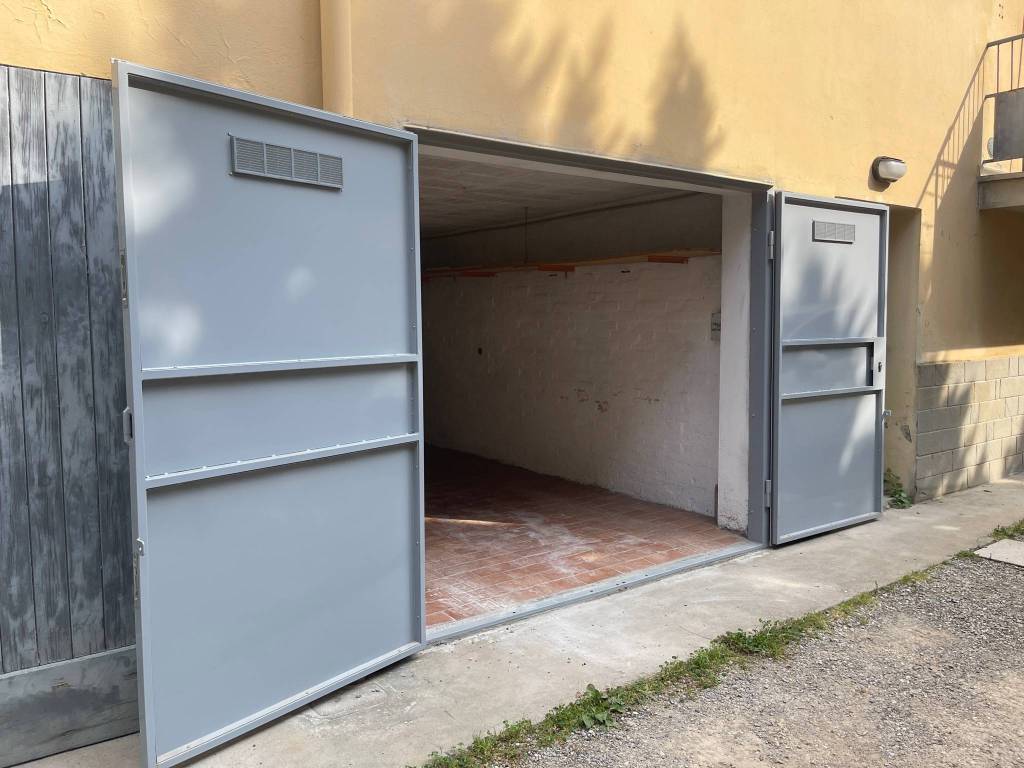 Garage in vendita a Bologna via Alfredo Calzolari, 24