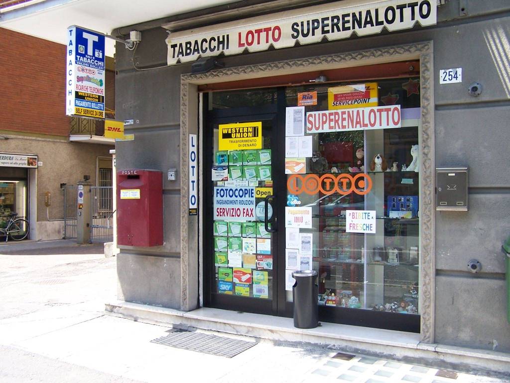 Tabaccheria in in vendita da privato a Modena viale Jacopo Barozzi, 254