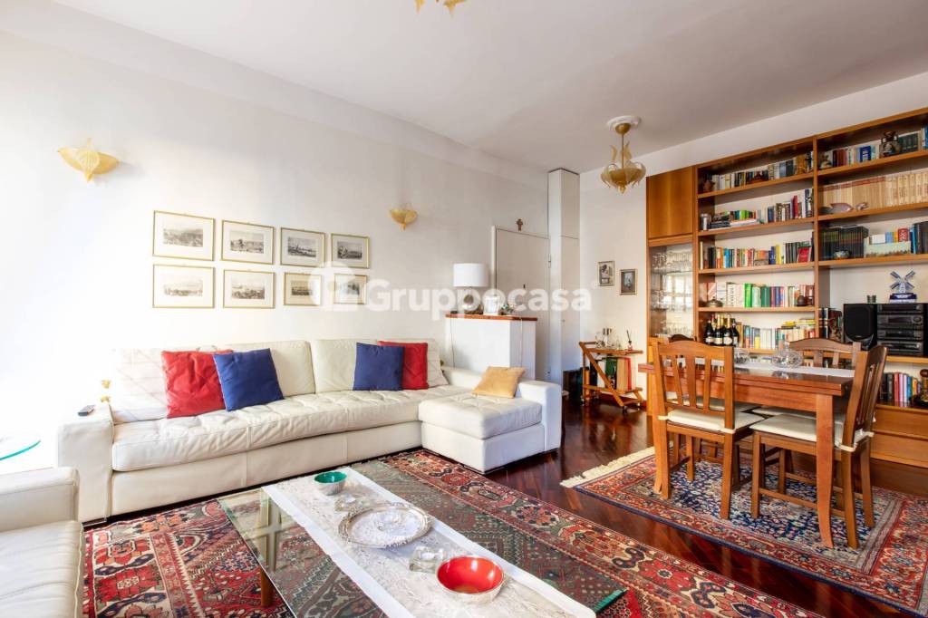 Appartamento in vendita a Milano via Gavirate, 23