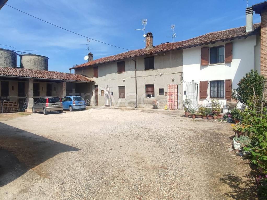 Casa Indipendente in vendita a Castelverde via Giosuè Carducci, 16