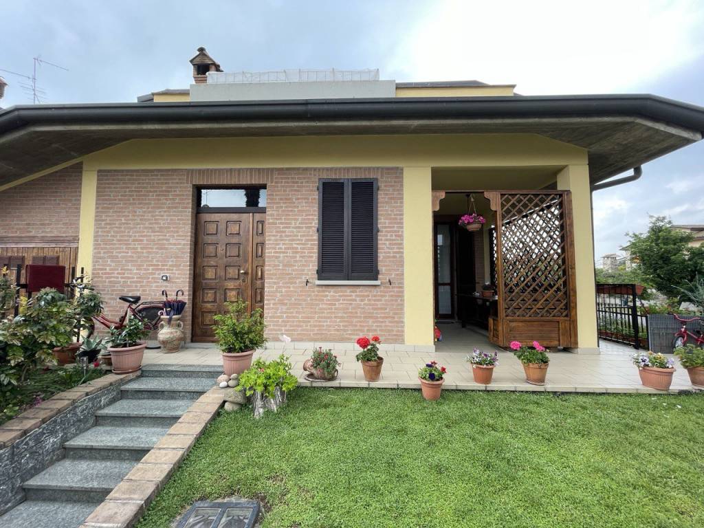 Villa Bifamiliare in vendita a Trezzano Rosa via Dott.A.Cosmi, 10