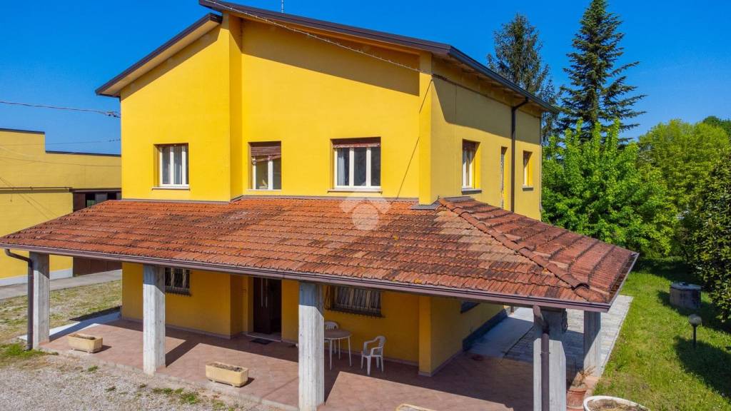 Villa in vendita a Bagnolo in Piano str. Ponte Forca, 2