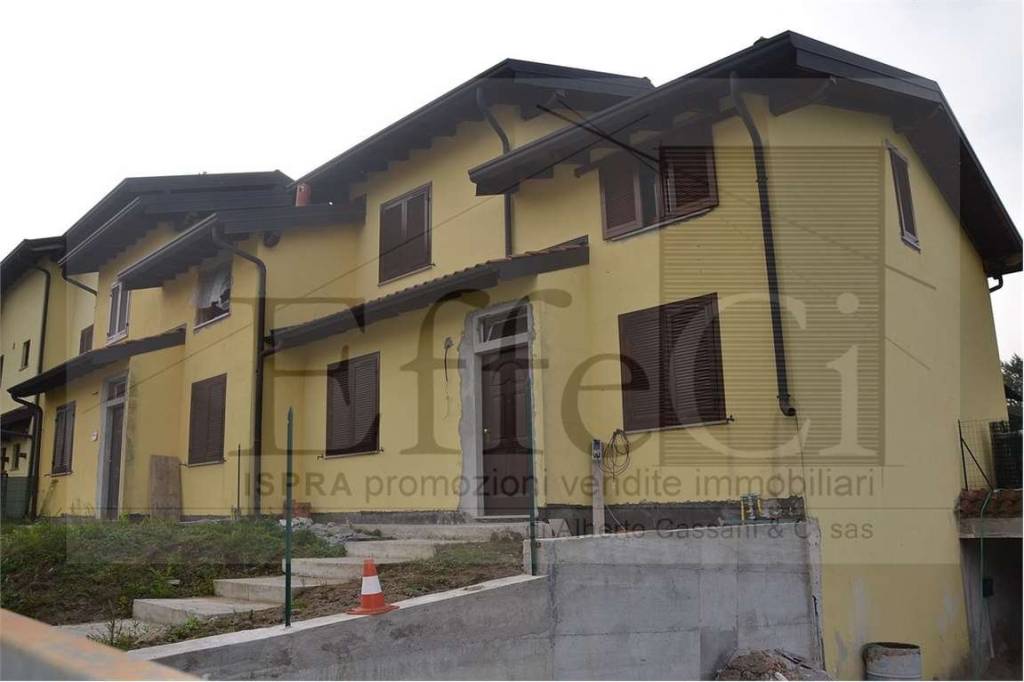 Villa a Schiera in vendita a Cadrezzate con Osmate via Vallerini, 375