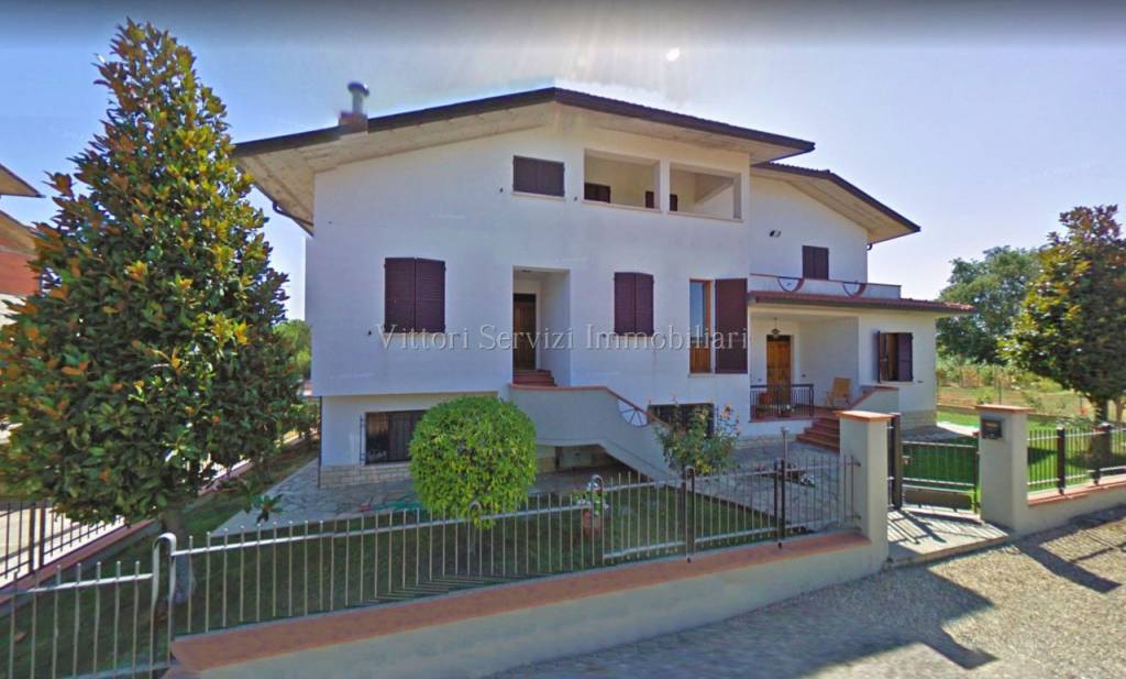 Villa Bifamiliare in vendita a Montepulciano via Arezzo