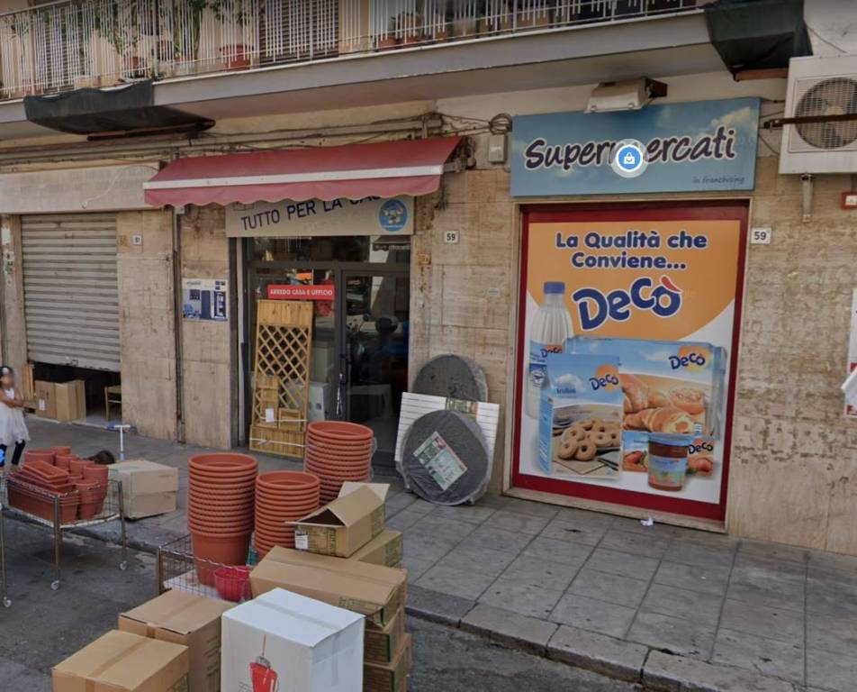 Negozio in vendita a Palermo via Montalbo, 59