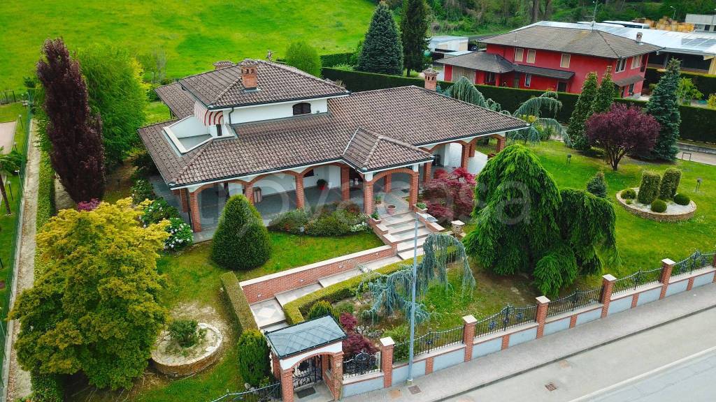 Villa Bifamiliare in vendita a Canale via Santo Stefano Roero, 61c