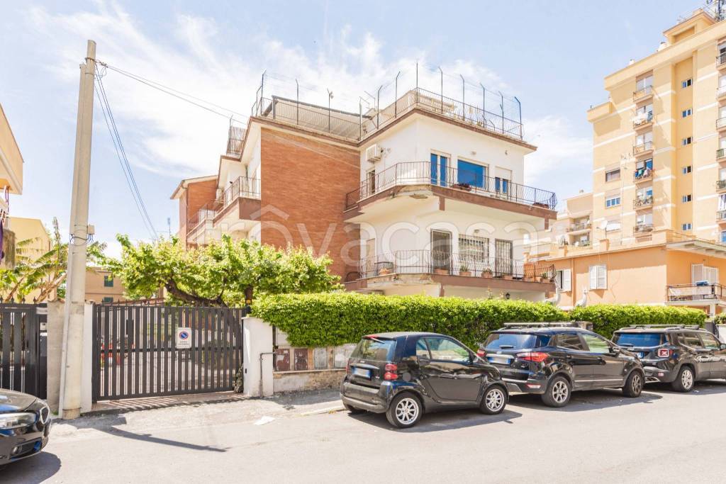 Appartamento in vendita a Ladispoli via La Spezia, 59