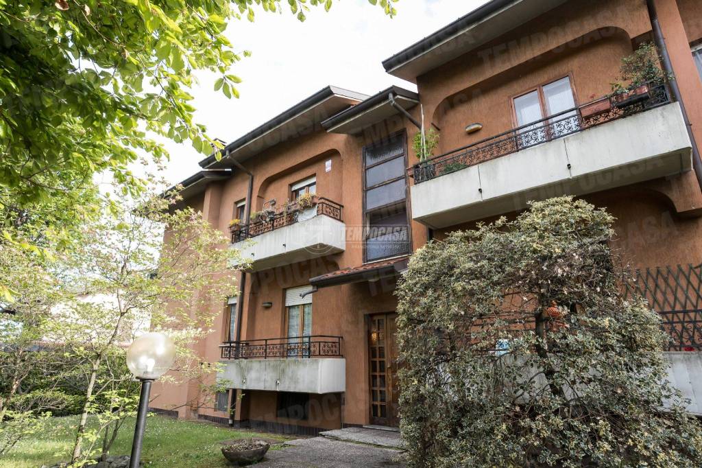 Appartamento in vendita ad Arosio via Alcide De Gasperi 19