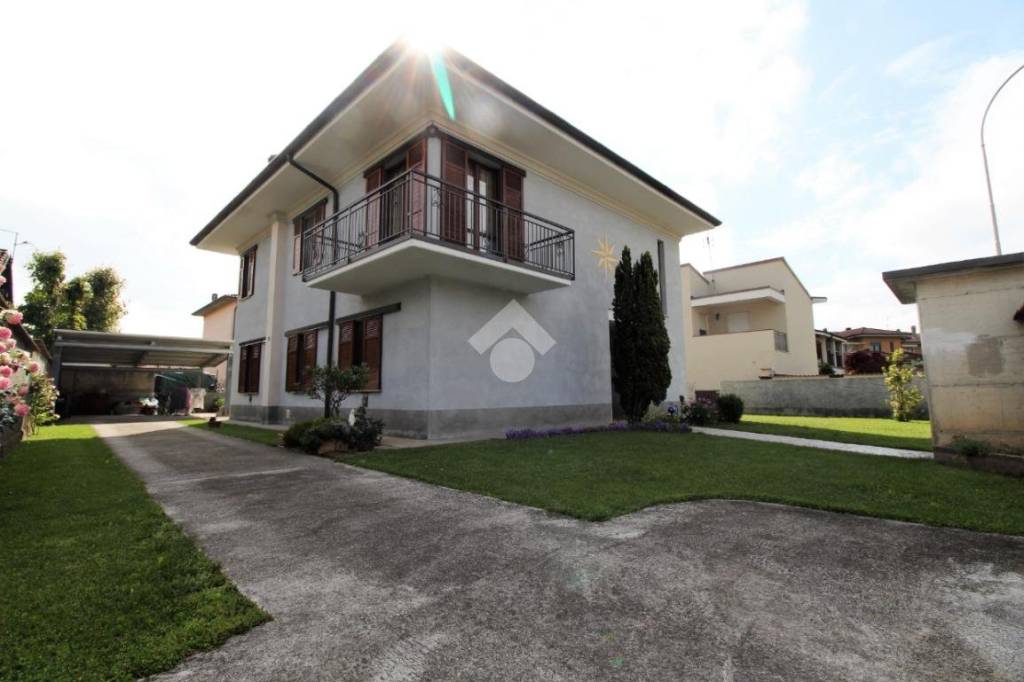 Villa in vendita a Soncino via Don l. Milani, 14