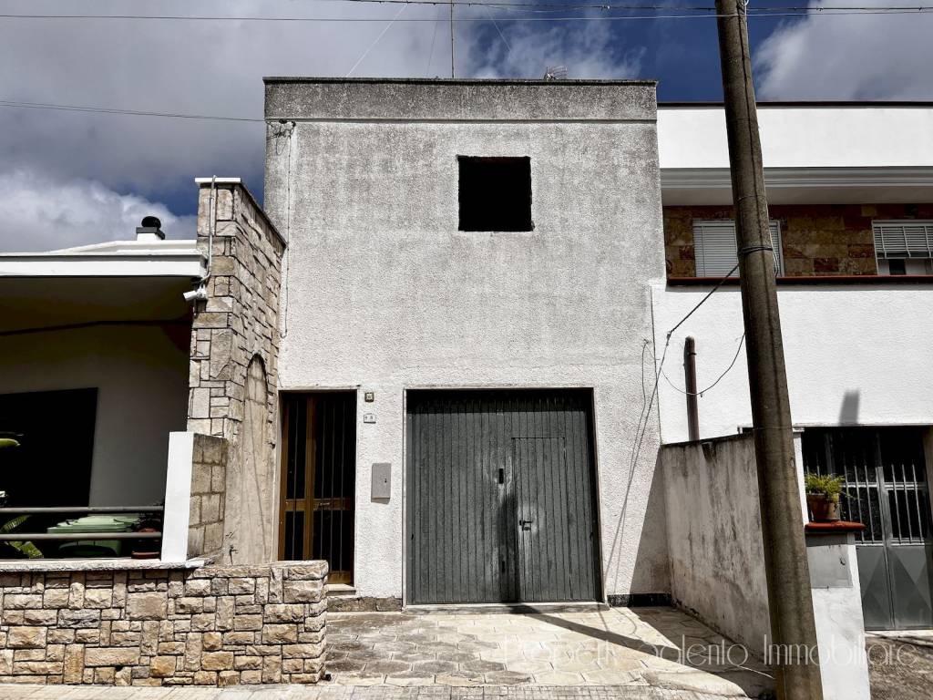 Casa Indipendente in vendita a Ugento via Brindisi, 6