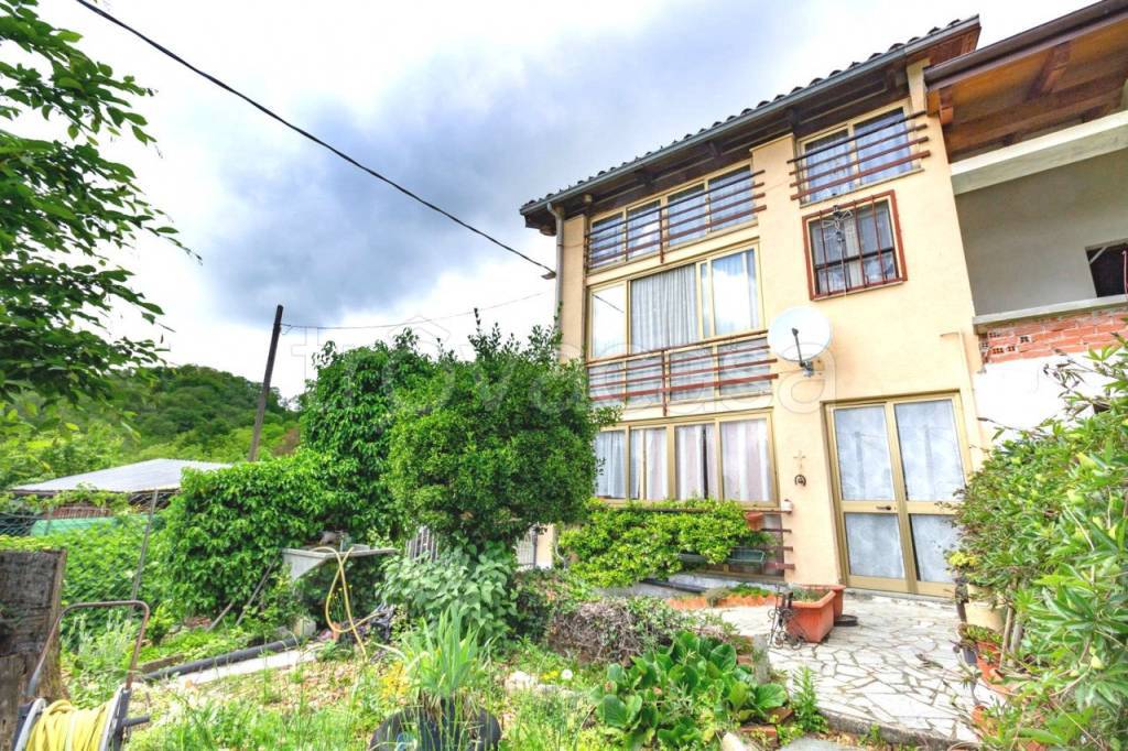 Villa in vendita a Castellamonte frazione Sant'Anna Dei Boschi, 72