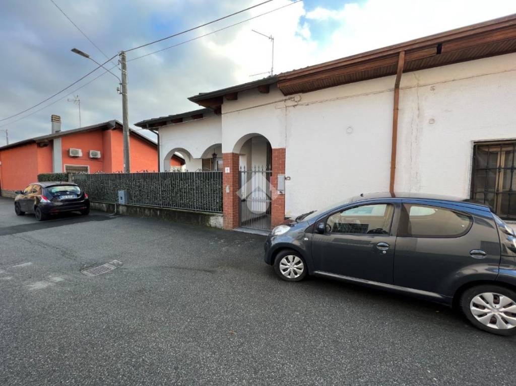 Casa Indipendente in vendita a Tronzano Vercellese via n. Sauro, 3
