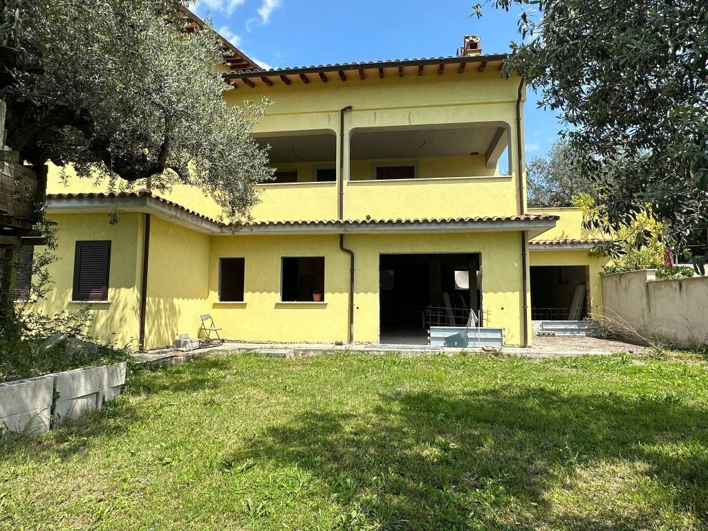 Villa Bifamiliare in vendita a Fara in Sabina santo Pietro