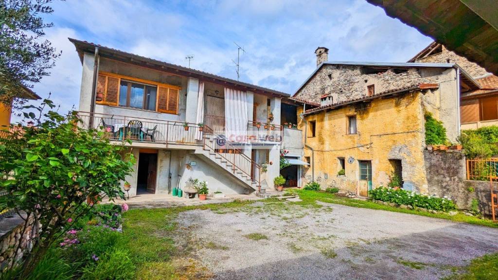 Villa in vendita a Brezzo di Bedero via della stretta, 10