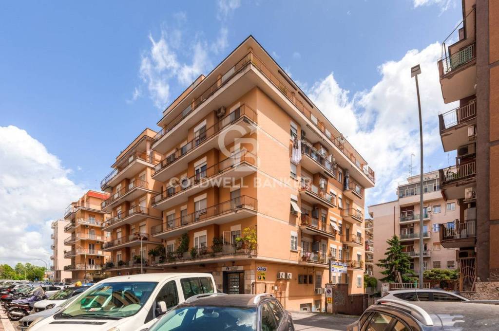 Appartamento in vendita a Roma via Val Maira, 12