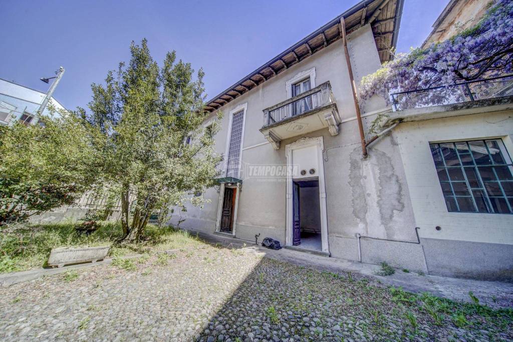Casa Indipendente in vendita a Sesto Calende via Filippo Beltrami