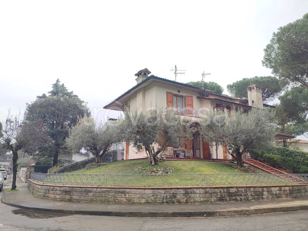 Villa Bifamiliare in vendita a Cervia via Andrea del Sarto