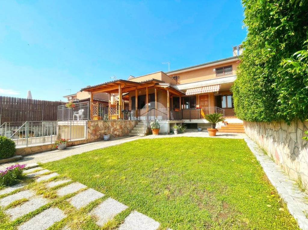 Villa in vendita a Roma via Carmelo Borg Pisani, 34