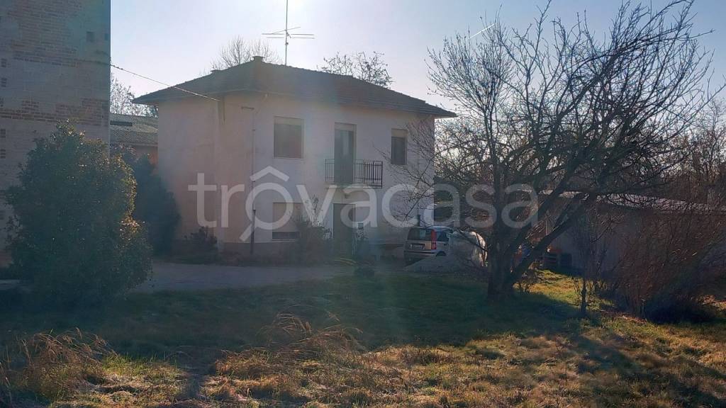 Casa Indipendente in vendita a Lozzolo via Vittorio Veneto, 14