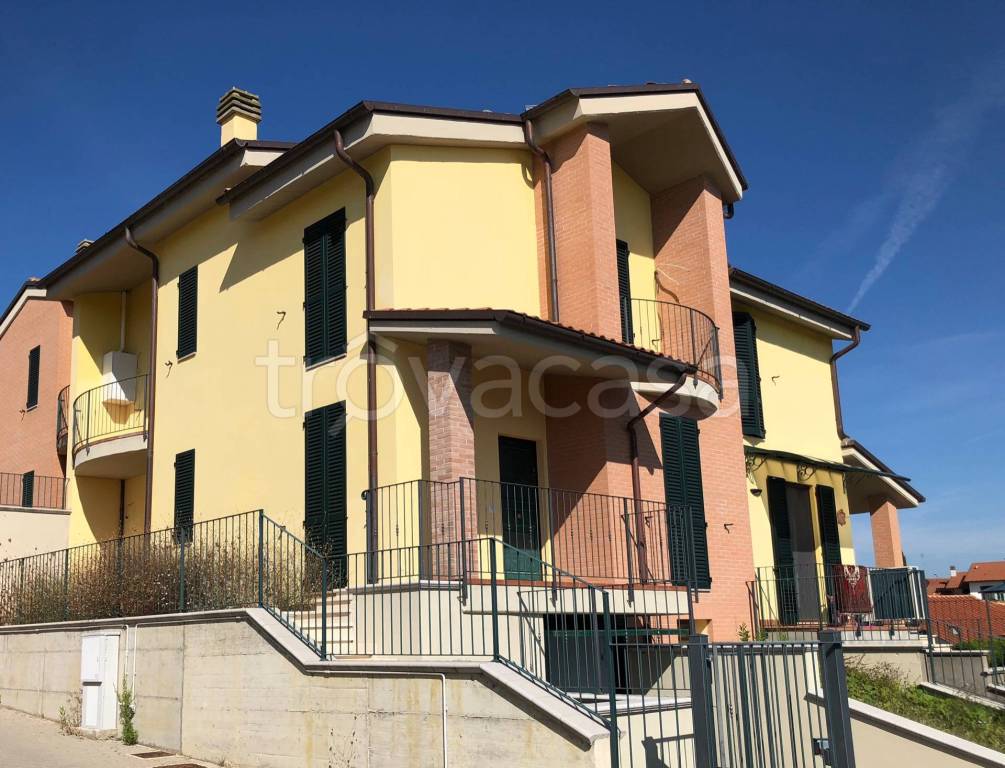 Villa a Schiera in vendita a Montepulciano gracciano