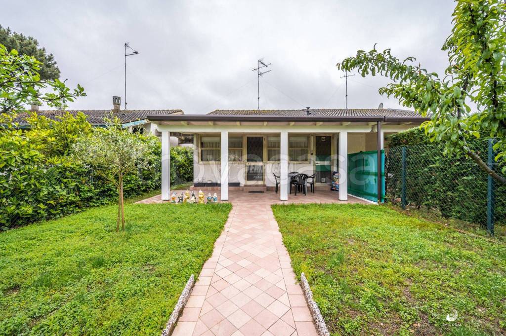 Villa in vendita a Comacchio viale del Lago 257