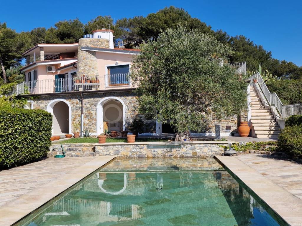 Villa Bifamiliare in vendita ad Andora strada Cornice del Capo, 13