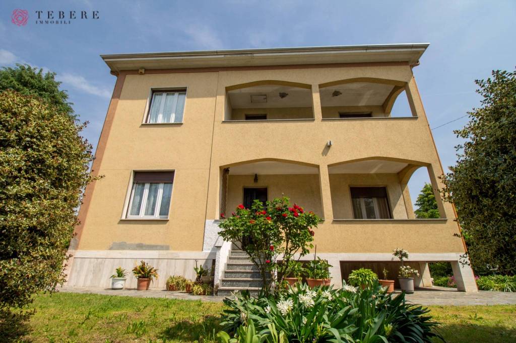 Villa Bifamiliare in vendita a Magnago via Tiziano Vecellio, 16