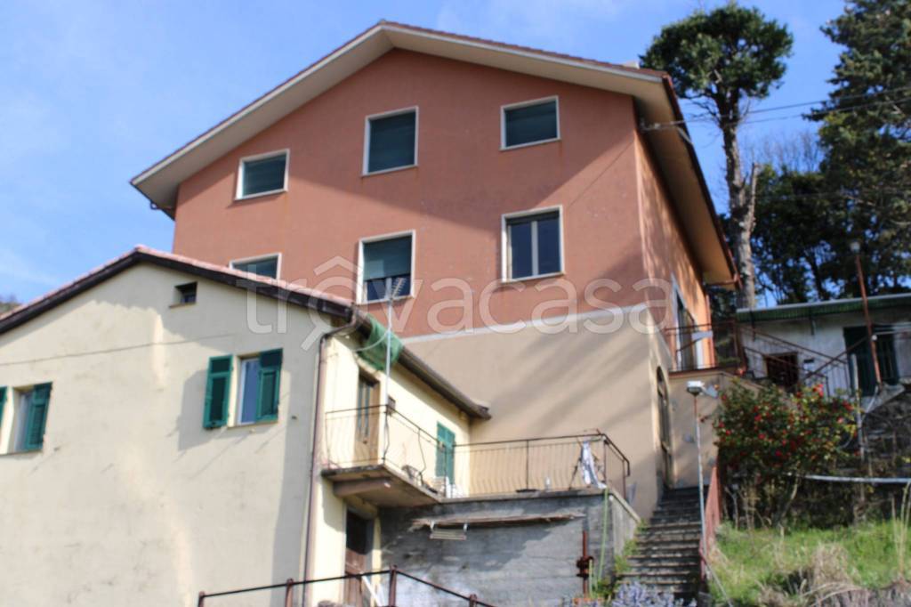 Casa Indipendente in vendita a Lumarzo