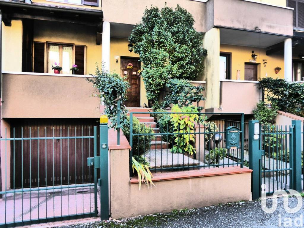 Villa in vendita a Garbagnate Milanese via Antonio Canova, 28