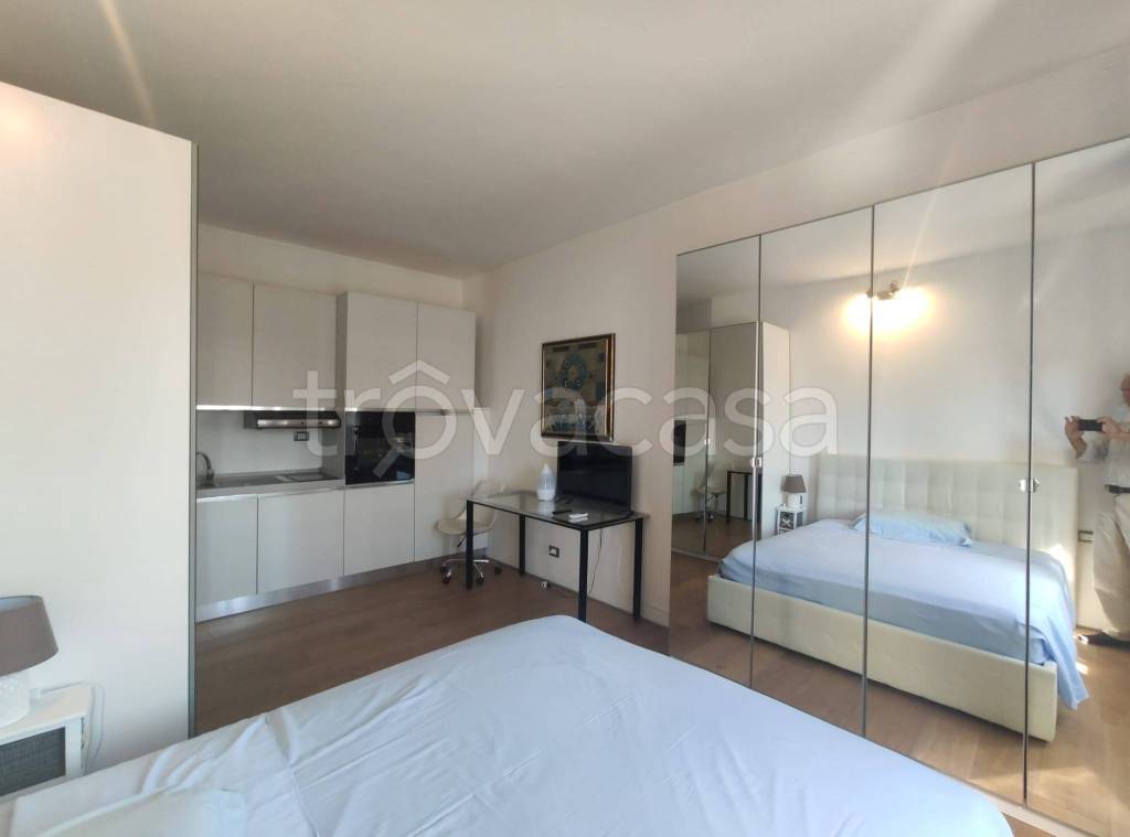 Appartamento in affitto a Milano via Francesco Londonio, 15