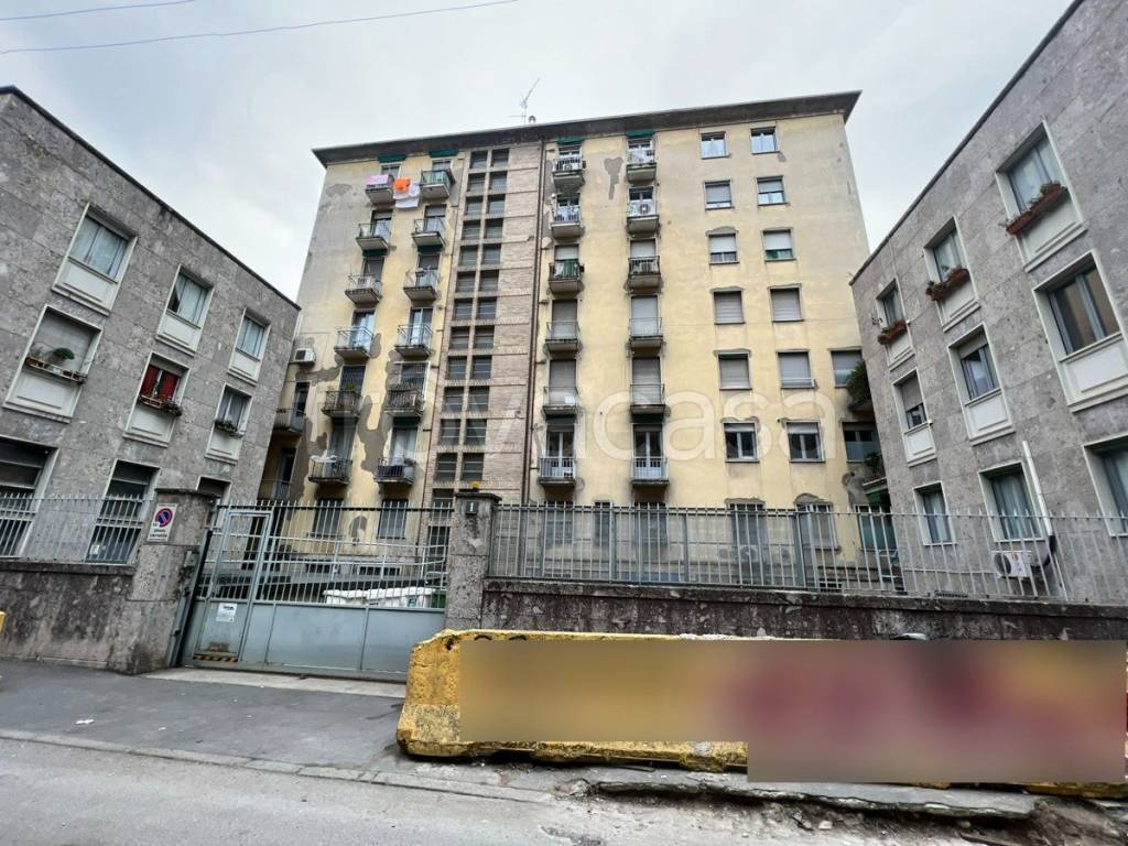 Negozio in affitto a Milano via Giovanni Battista Niccolini, 10