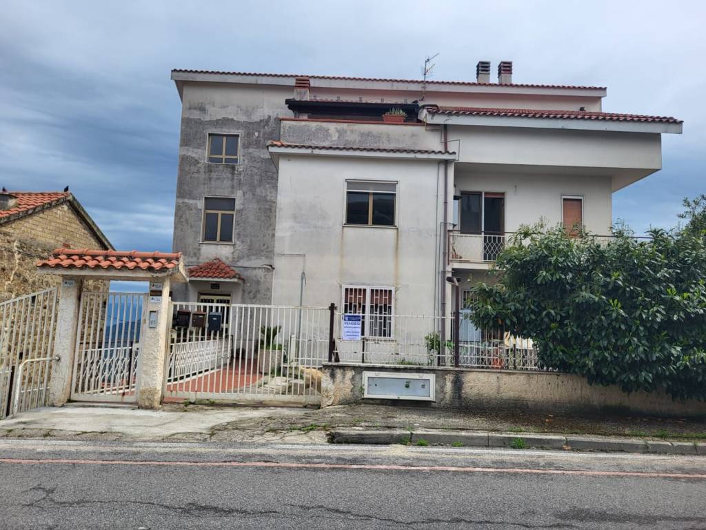 Appartamento in vendita a Ogliastro Cilento corso Giuseppe Garibaldi, 104