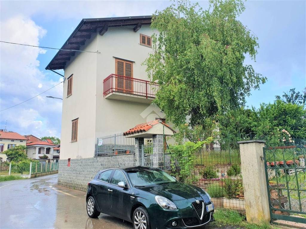 Casa Indipendente in vendita a Roasio via Dante Alighieri, 30