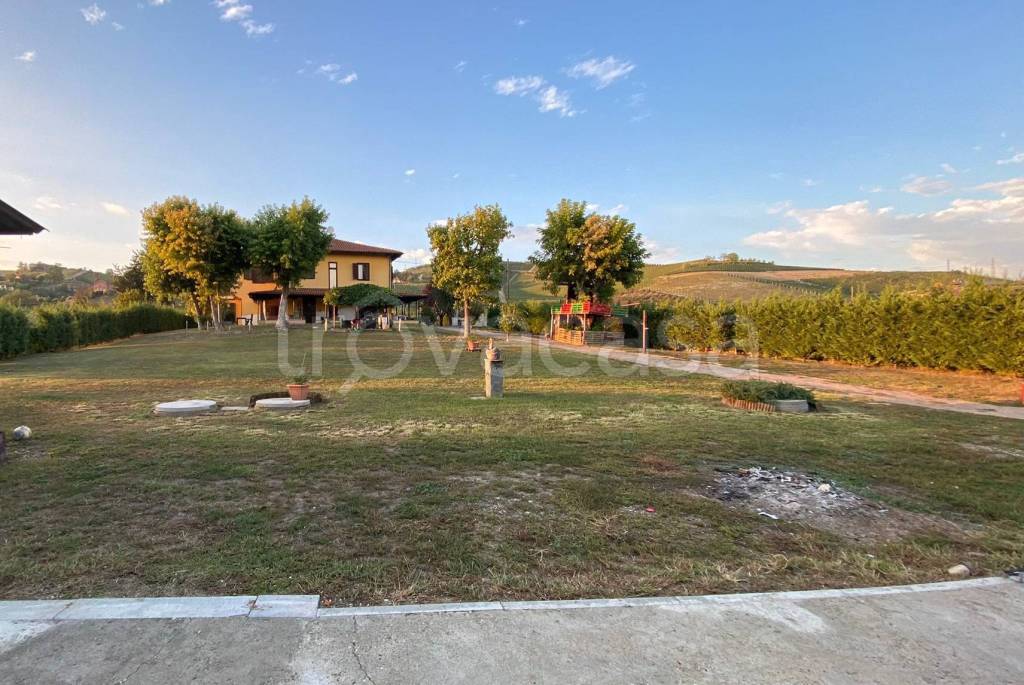 Villa Bifamiliare in vendita a Canale corso Asti