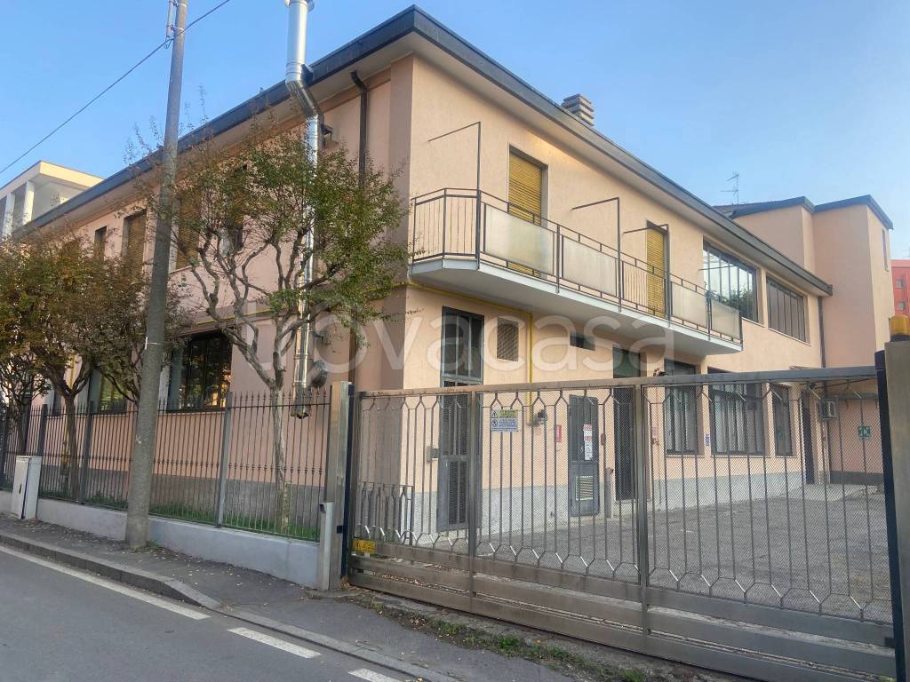 Ufficio in affitto a Settimo Milanese via Silvio Pellico