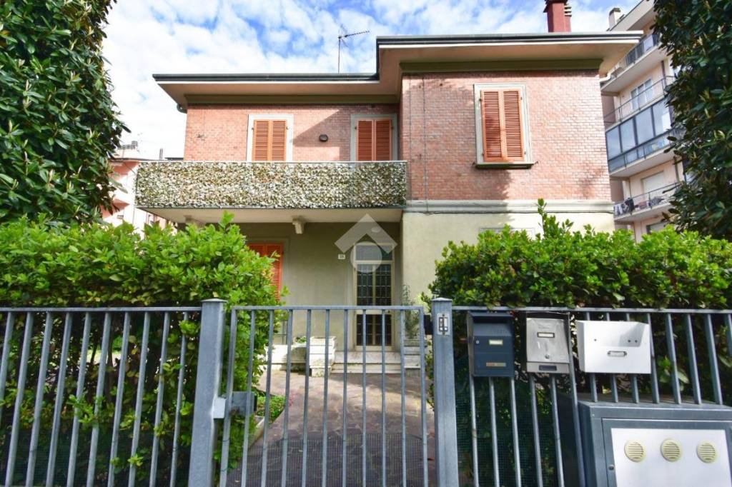 Villa Bifamiliare in vendita a Rimini viale Giovanni Pascoli, 35